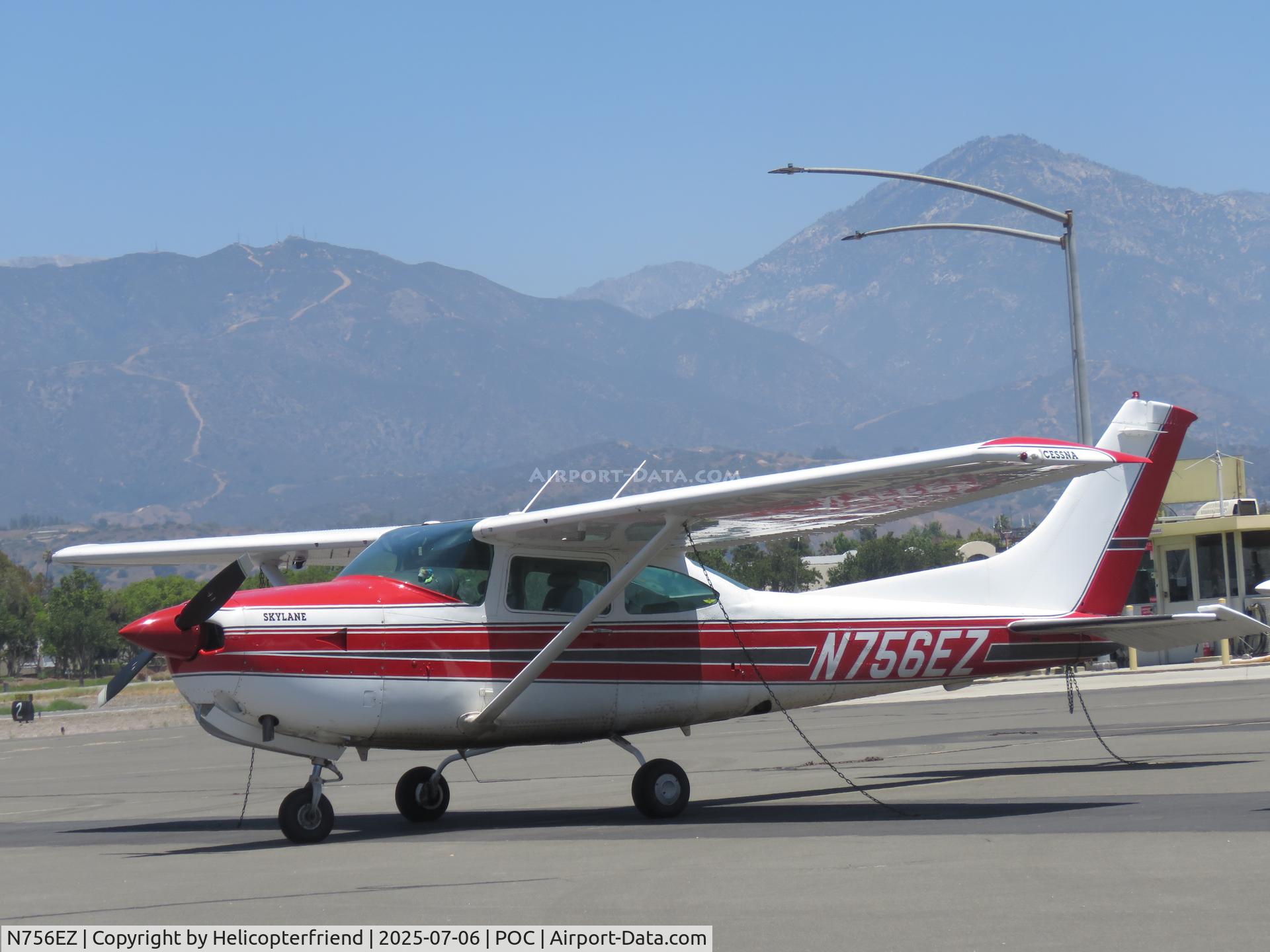 N756EZ, 1979 Cessna TR182 Turbo Skylane RG C/N R18201058, Transit parking