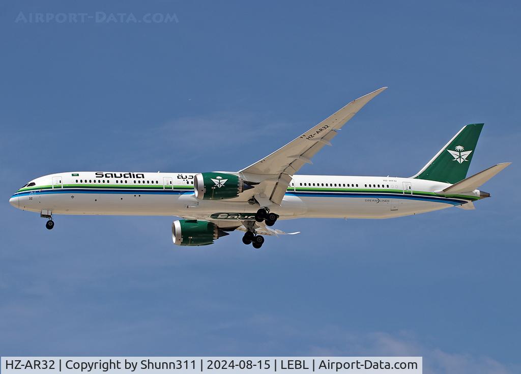 HZ-AR32, 2022 Boeing 787-10 Dreamliner C/N 40055, Landing rwy 24R in new c/s