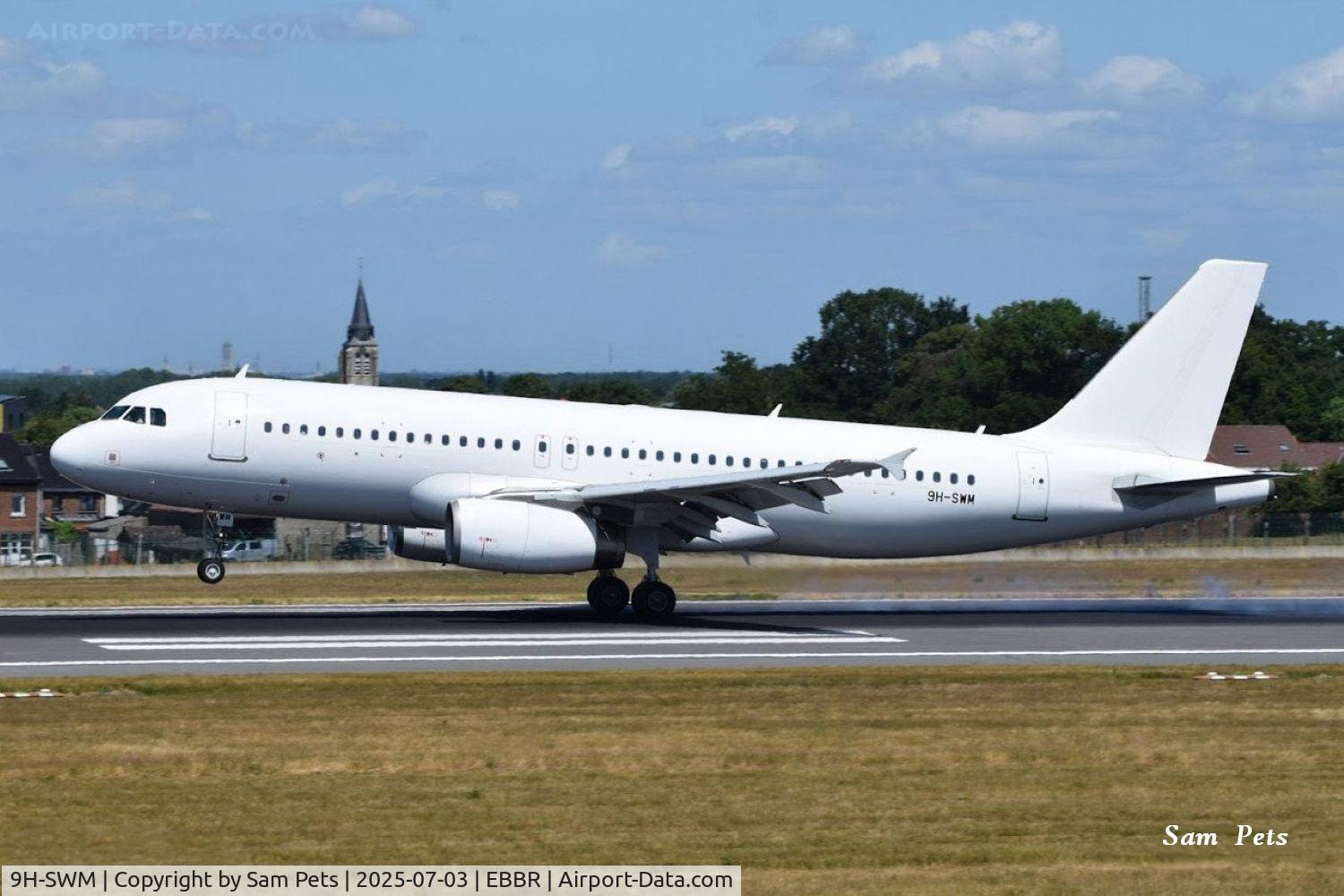 9H-SWM, 2009 Airbus A320-232 C/N 4113, Landing at Brussels Airport.