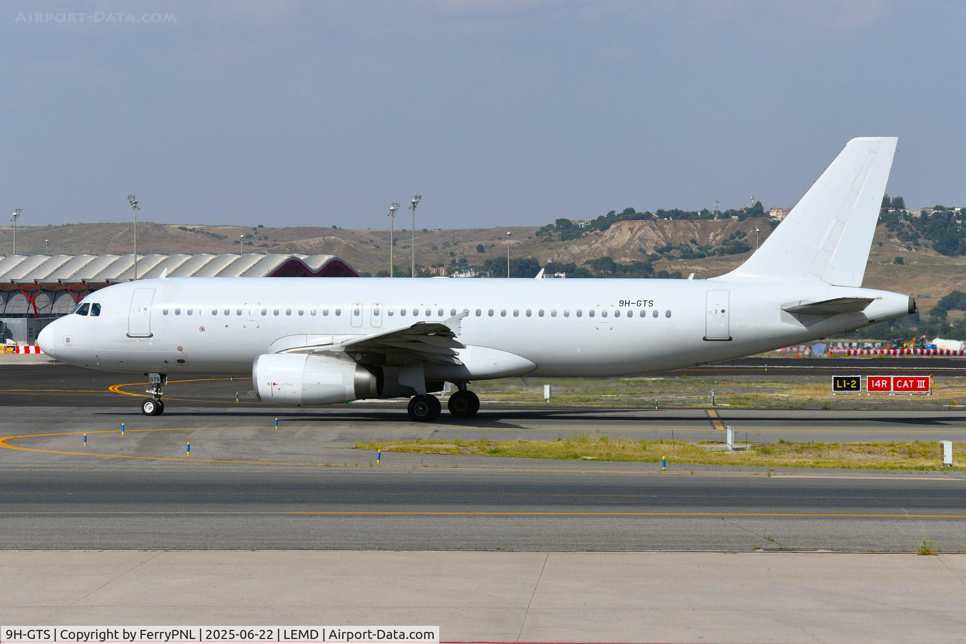 9H-GTS, 2010 Airbus A320-232 C/N 4384, Airhub Airlines A320 operating a flight on behalf of TAP from/to LIS