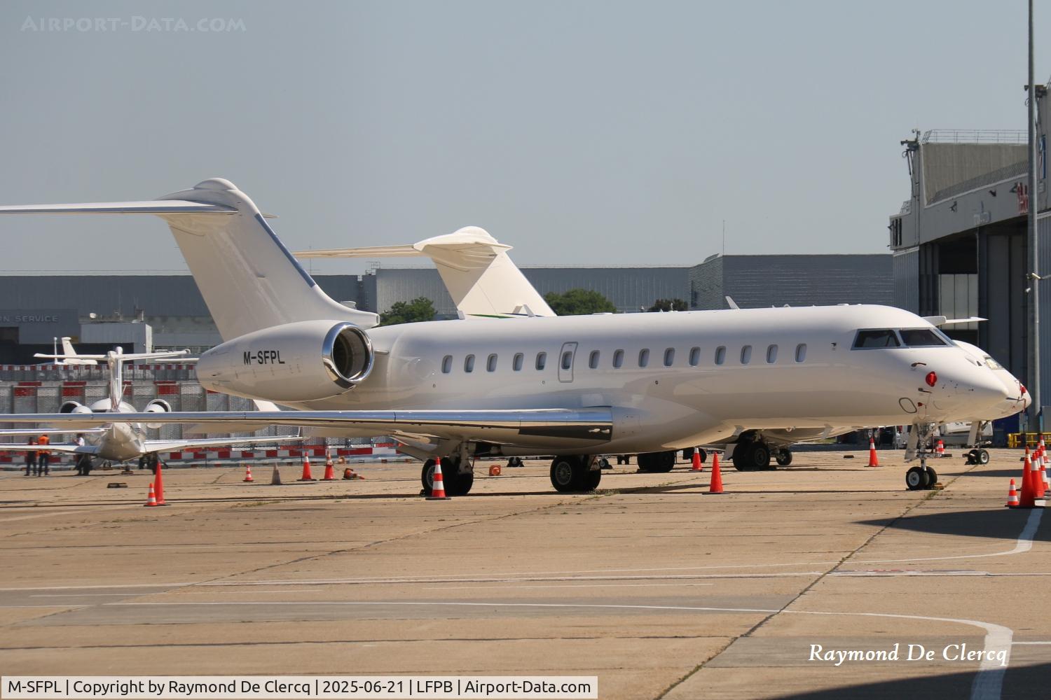M-SFPL, 2015 Bombardier BD-700-1A10 Global 6000 C/N 9692, At Le Bourget 2025.