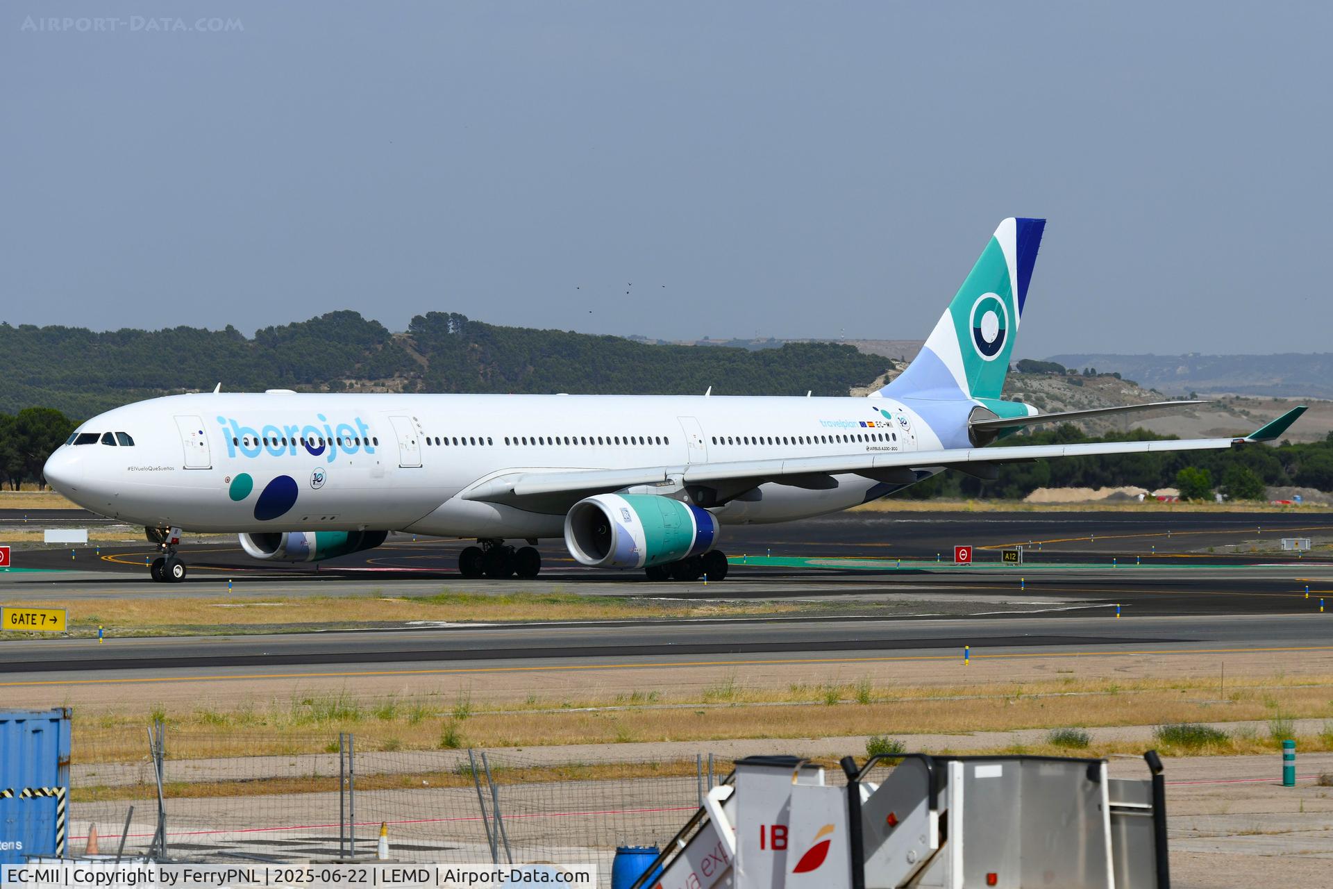 EC-MII, 2015 Airbus A330-343 C/N 1691, Iberojet A333 taxying for departure