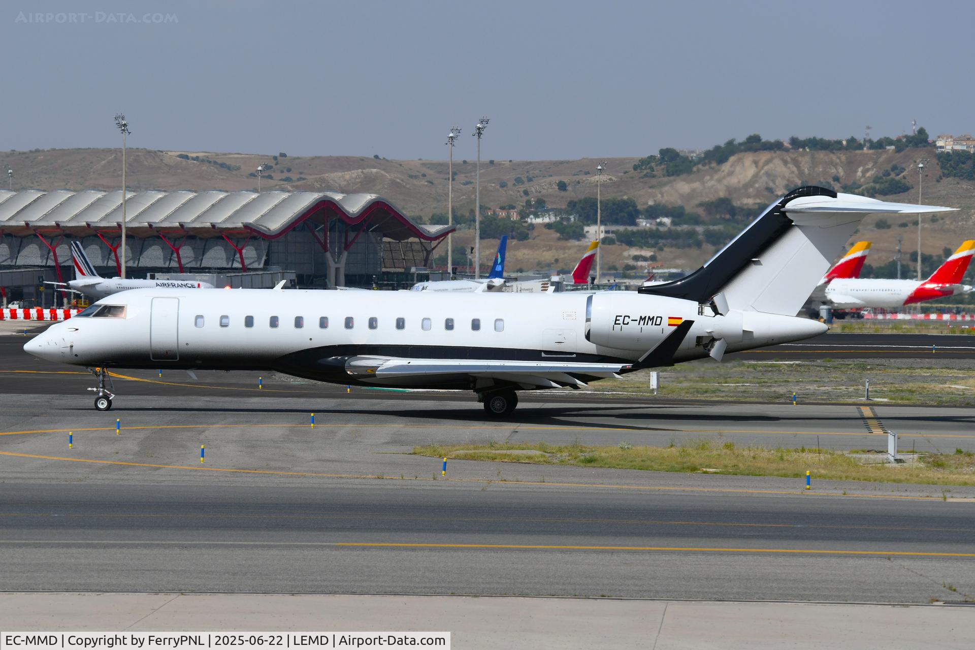 EC-MMD, 2010 Bombardier BD-700-1A10 Global Express XRS C/N 9428, Gestair Executive Jet Global Express XRS rolling past