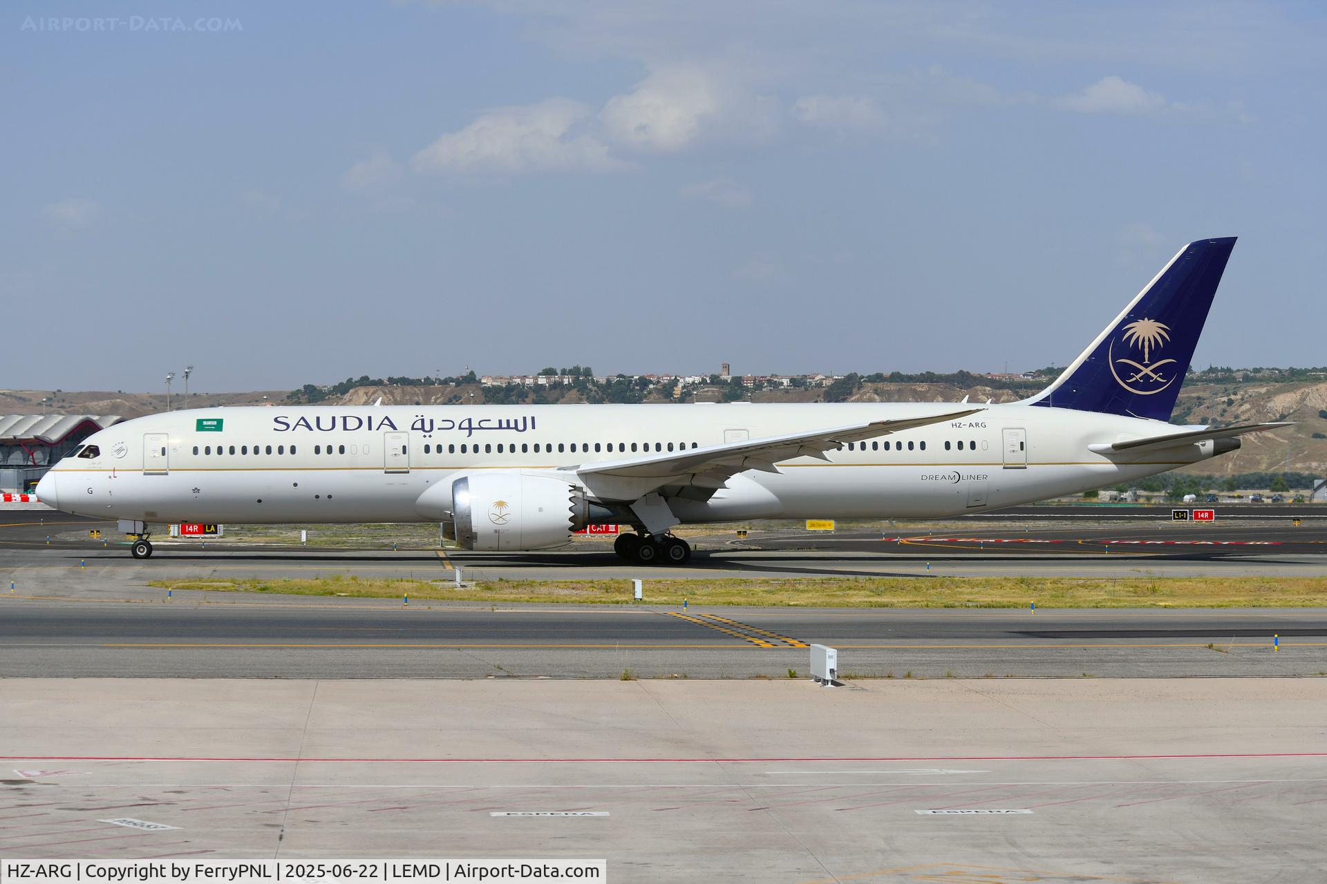 HZ-ARG, 2017 Boeing 787-8 Dreamliner C/N 41550, Saudia B789 taxying