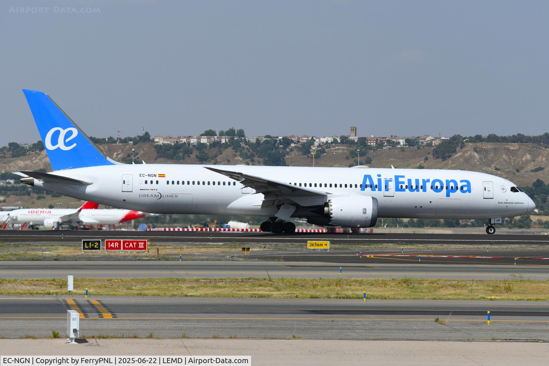 EC-NGN, 2020 Boeing 787-9 Dreamliner C/N 62518, Air Europa starting its take-off roll