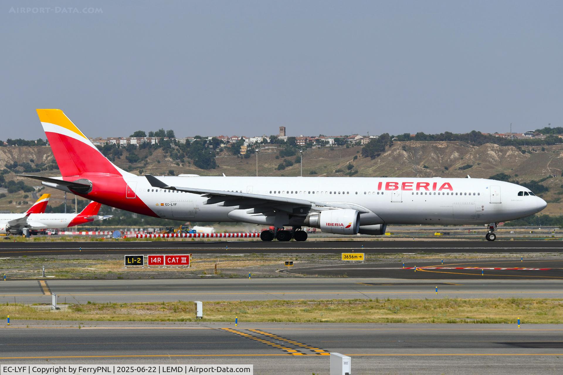 EC-LYF, 2013 Airbus A330-302 C/N 1437, Iberia A333 lining-up