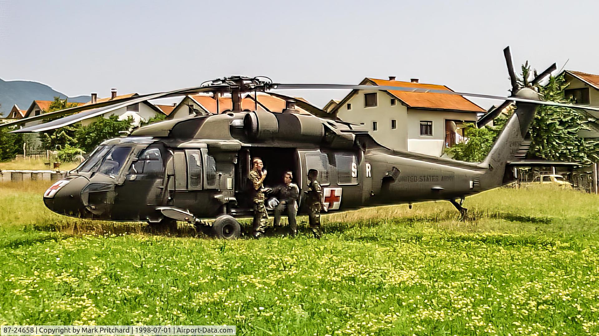 87-24658, 1987 Sikorsky EH-60A Black Hawk C/N 70-1183, Photographed in Sipovo - Bosnia in 1998