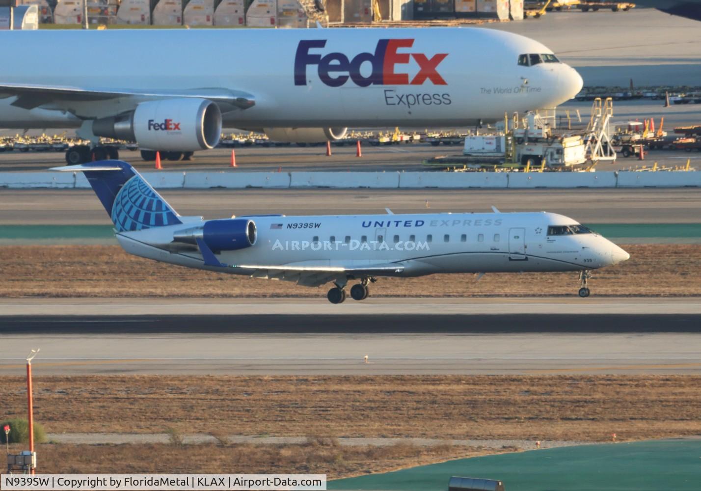N939SW, 2003 Bombardier CRJ-200LR (CL-600-2B19) C/N 7742, SKW/UE CR2 zx sgu-lax