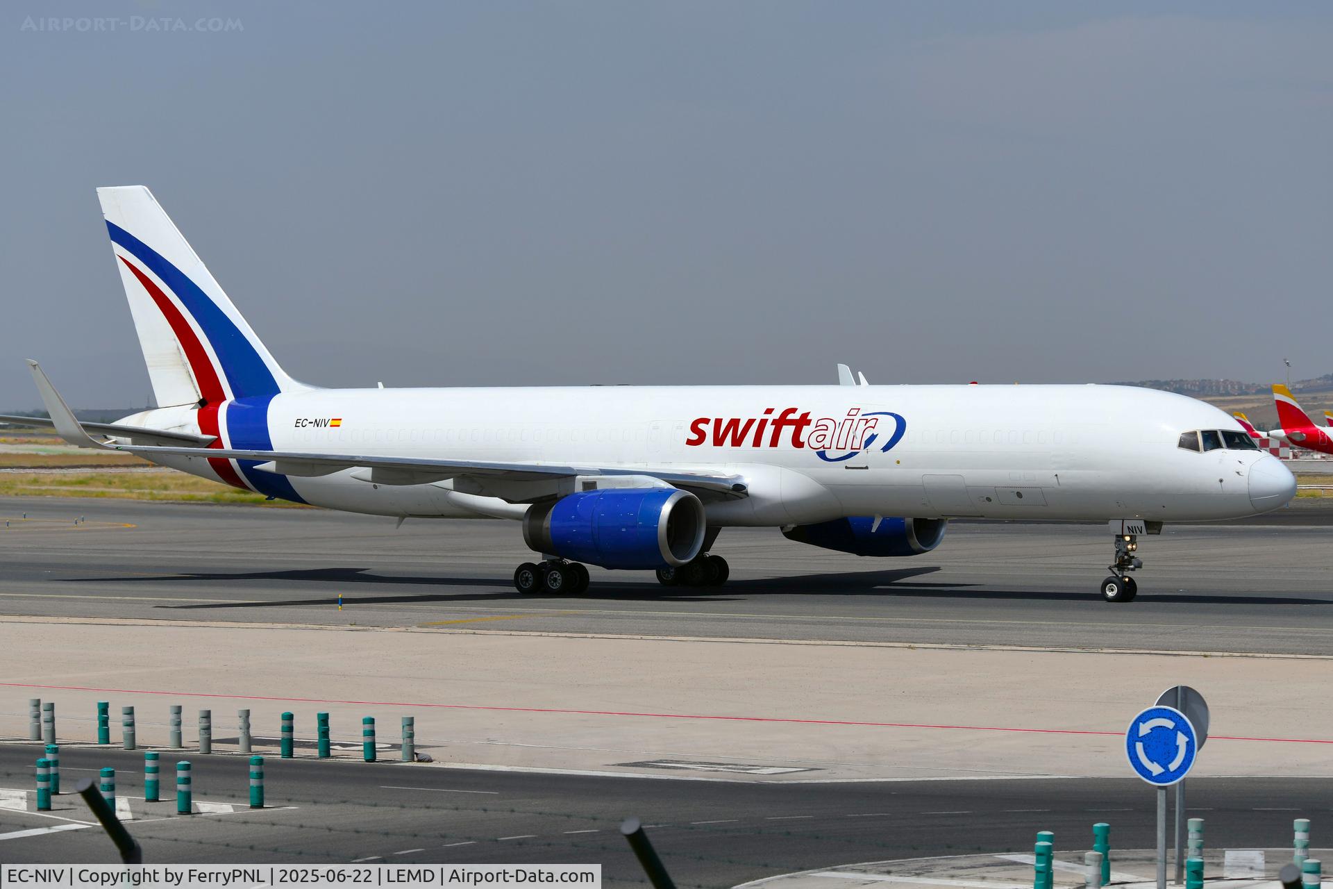EC-NIV, 1991 Boeing 757-223 (F) C/N 24614, Swiftair B752F arriving in MAD