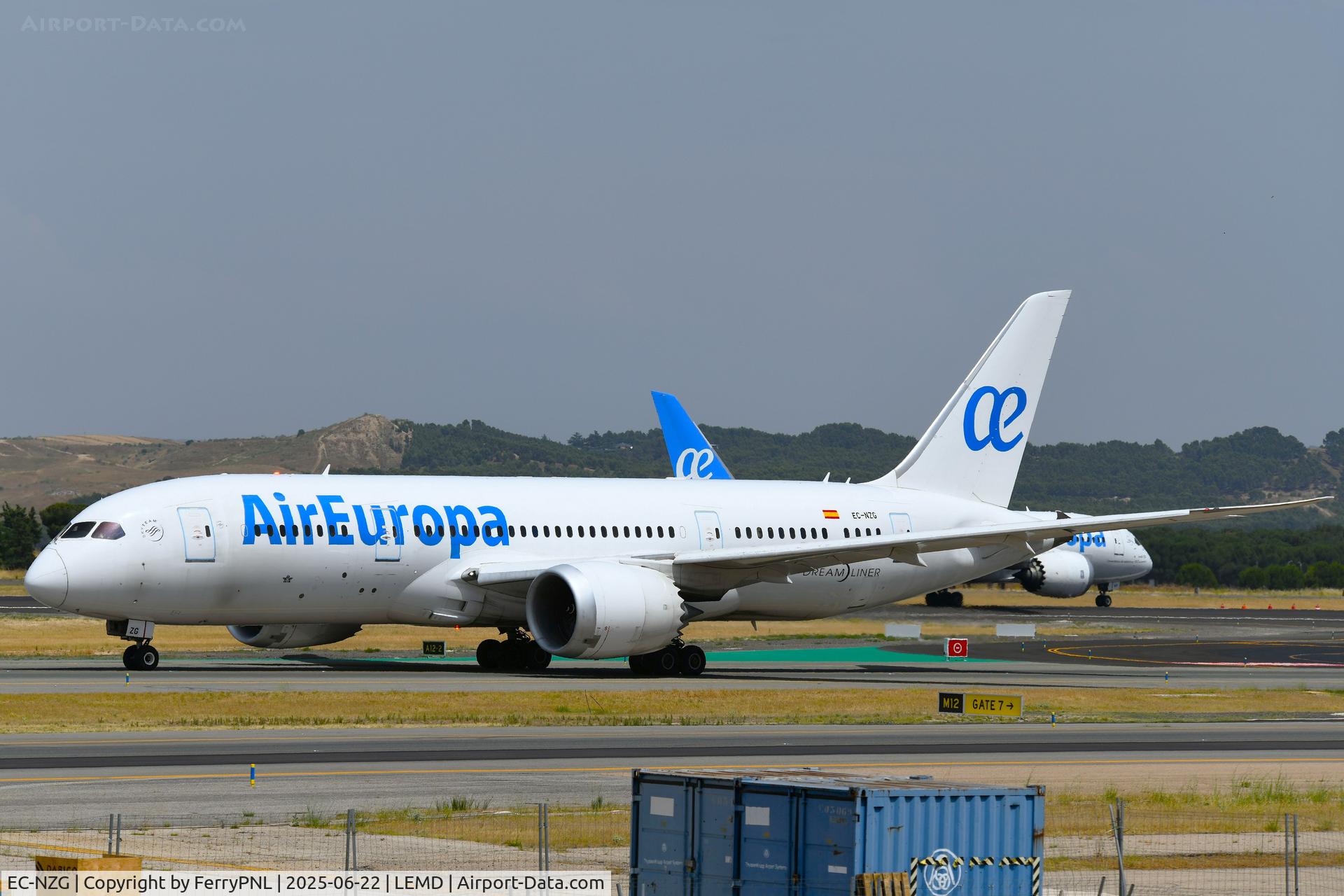 EC-NZG, 2014 Boeing 787-8 Dreamliner Dreamliner C/N 35310, Air Europa B788 departing its base
