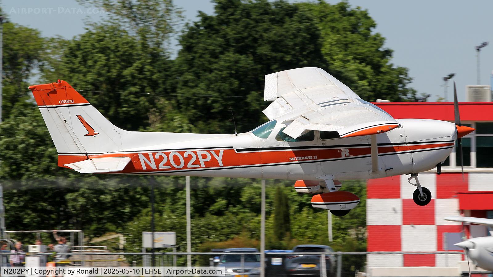 N202PY, 1978 Cessna 172N C/N 17271126, at ehse