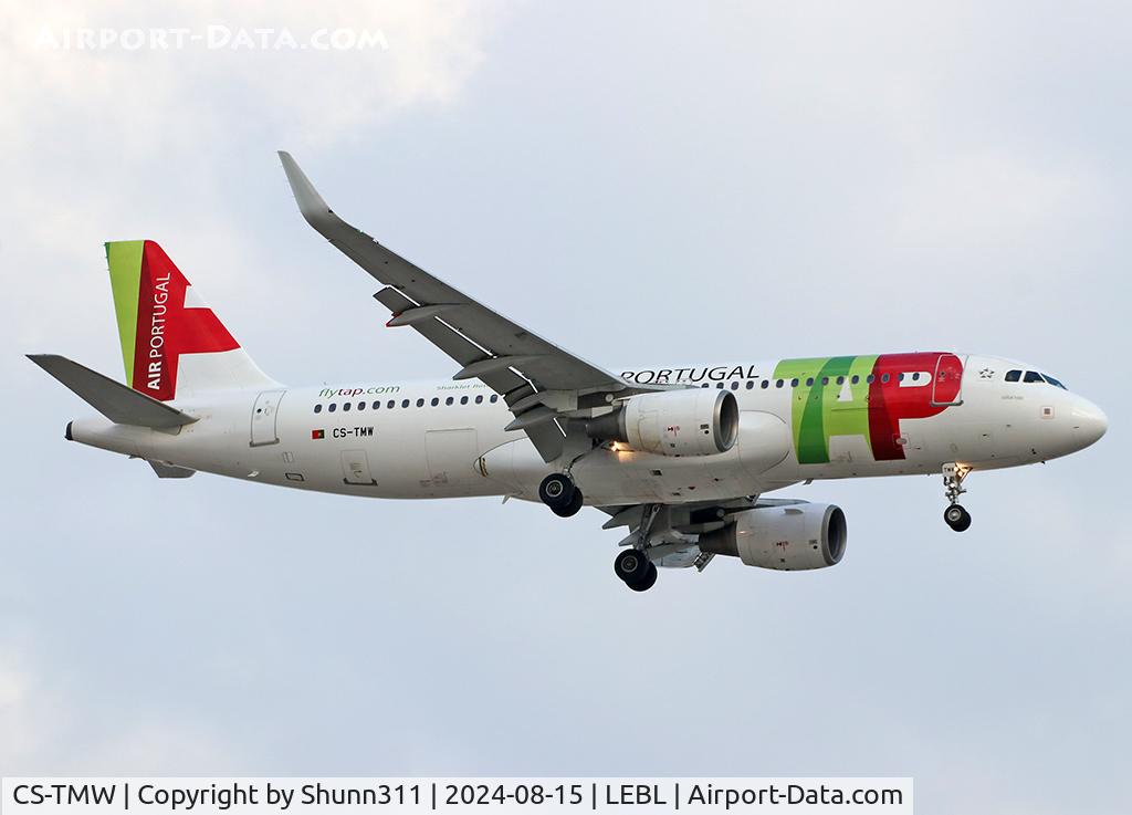 CS-TMW, 2001 Airbus A320-214 C/N 1667, Landing rwy 24R
