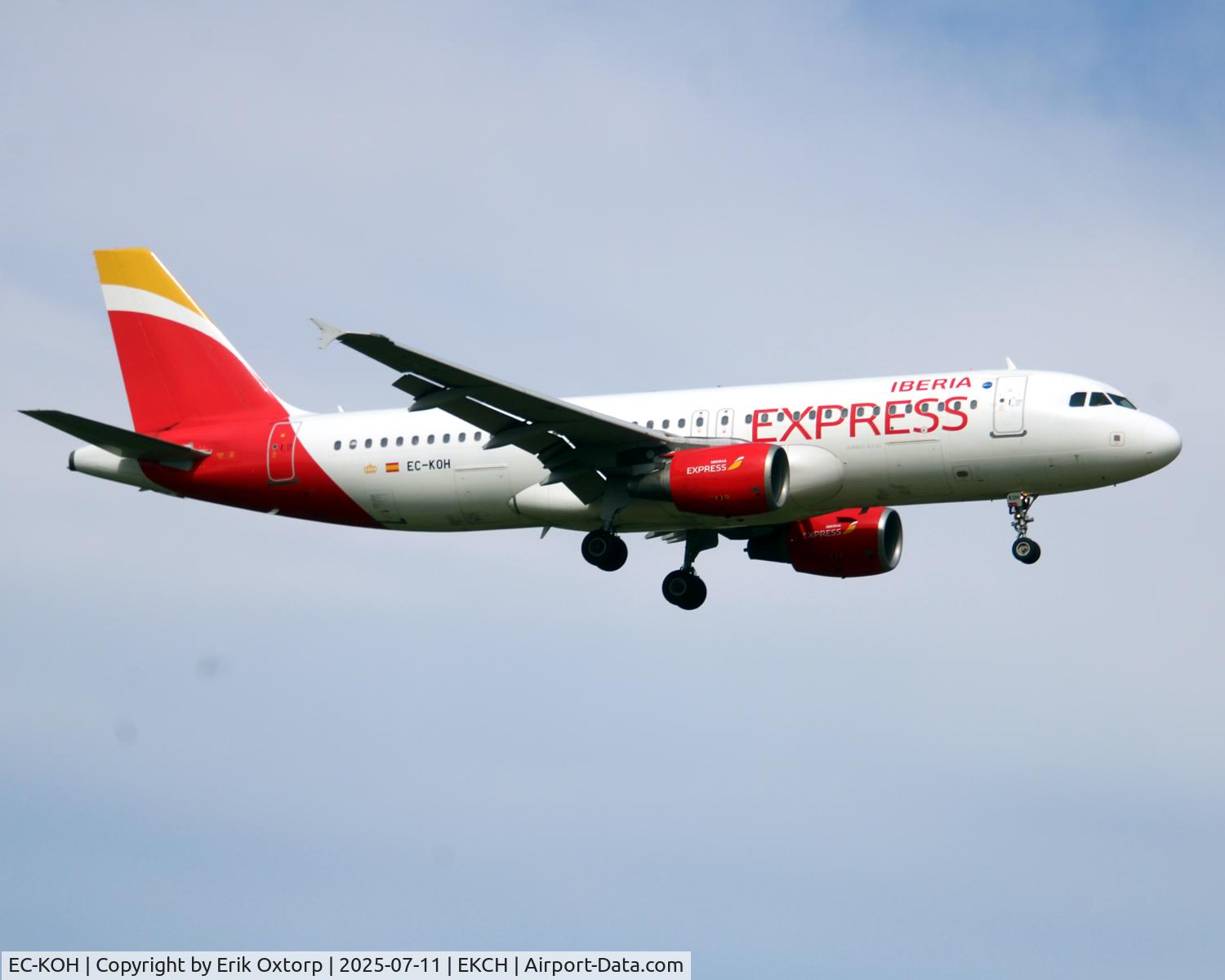 EC-KOH, 2004 Airbus A320-214 C/N 2248, EC-KOH landing rw 04L