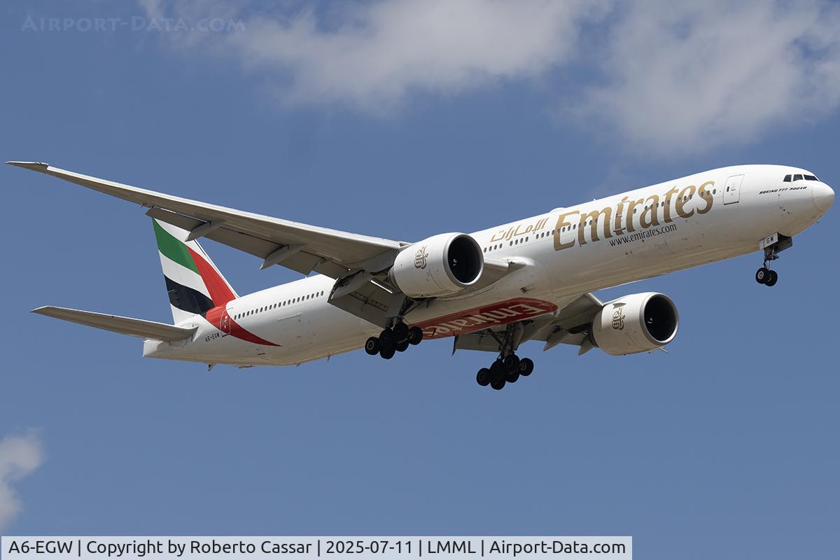 A6-EGW, 2012 Boeing 777-31H/ER C/N 35601, Runway 13