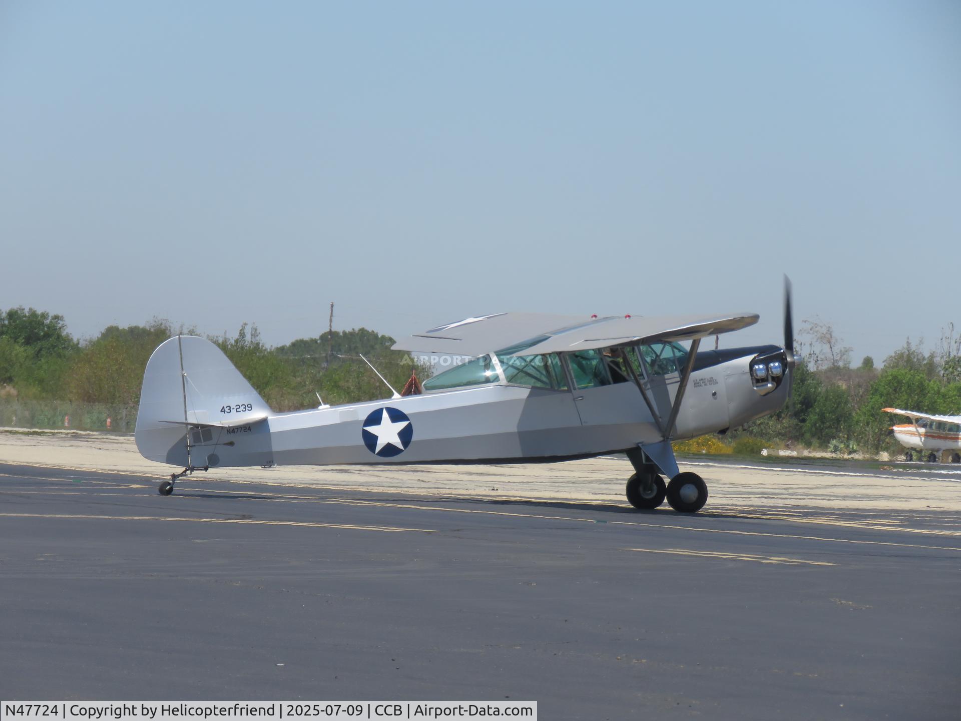 N47724, 1943 Taylorcraft DCO-65 C/N L4814, Taxiing across active runway