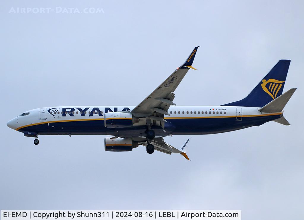 EI-EMD, 2010 Boeing 737-8AS C/N 38509, Landing rwy 24R with blended scimitar winglets...