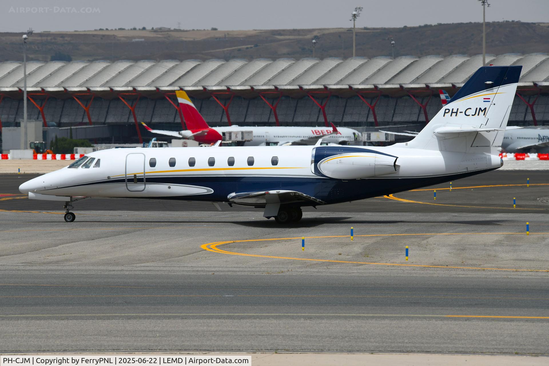 PH-CJM, 2009 Cessna 680 Citation Sovereign C/N 680-0271, Jet Netherlands Ce680 departing MAD