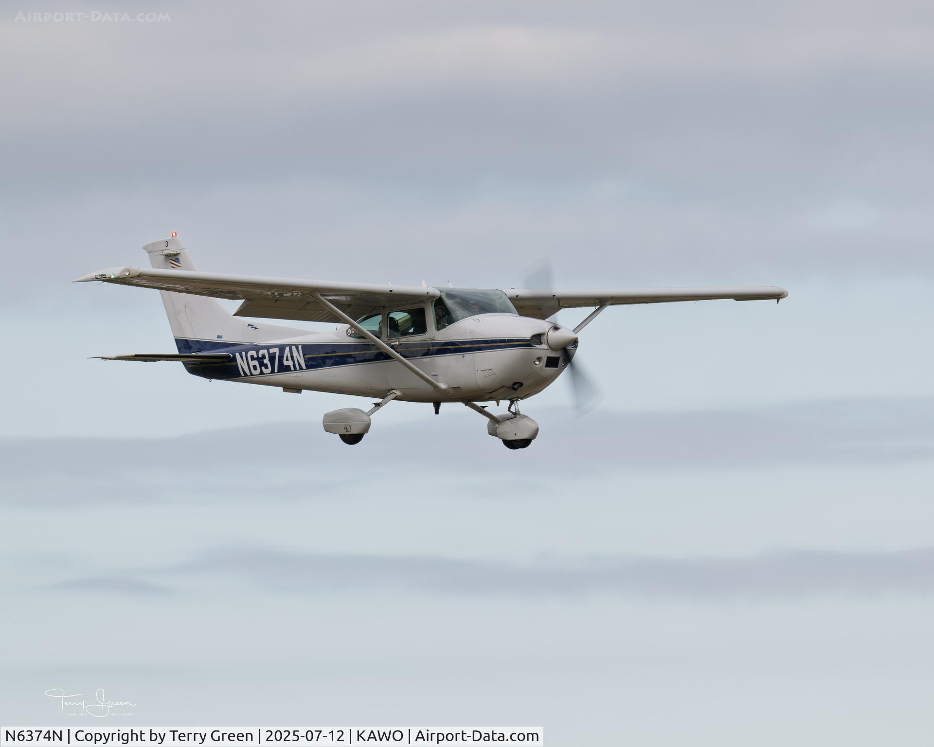 N6374N, 1981 Cessna 182R Skylane C/N 18267832, KAWO