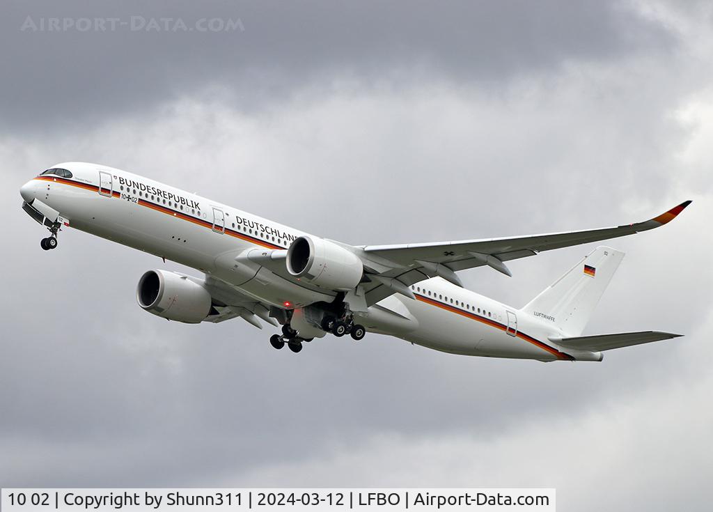 10 02, 2021 Airbus A350-941 C/N 0526, Go around for exercices...
