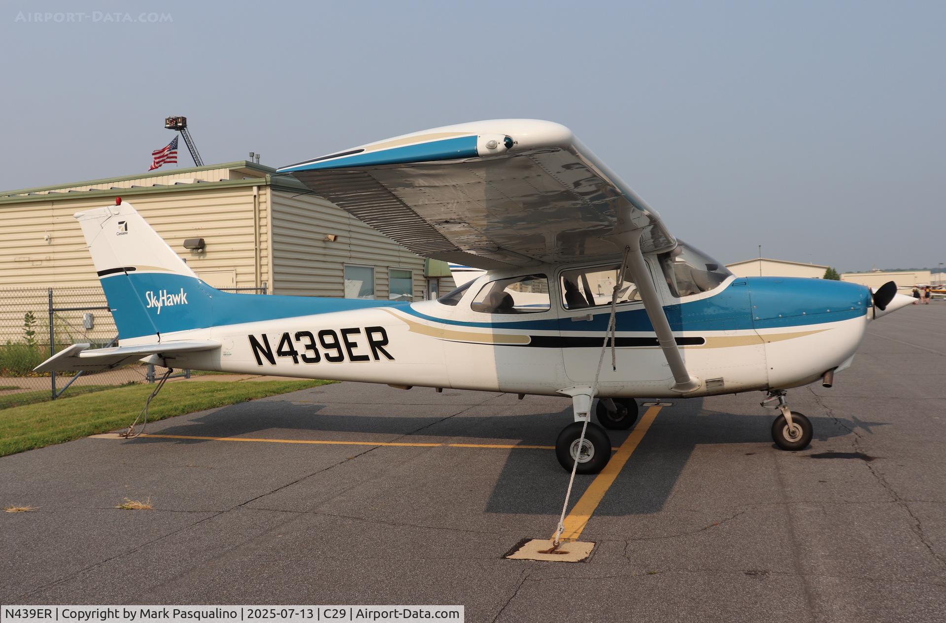 N439ER, 2001 Cessna 172S C/N 172S8935, Cessna 172S