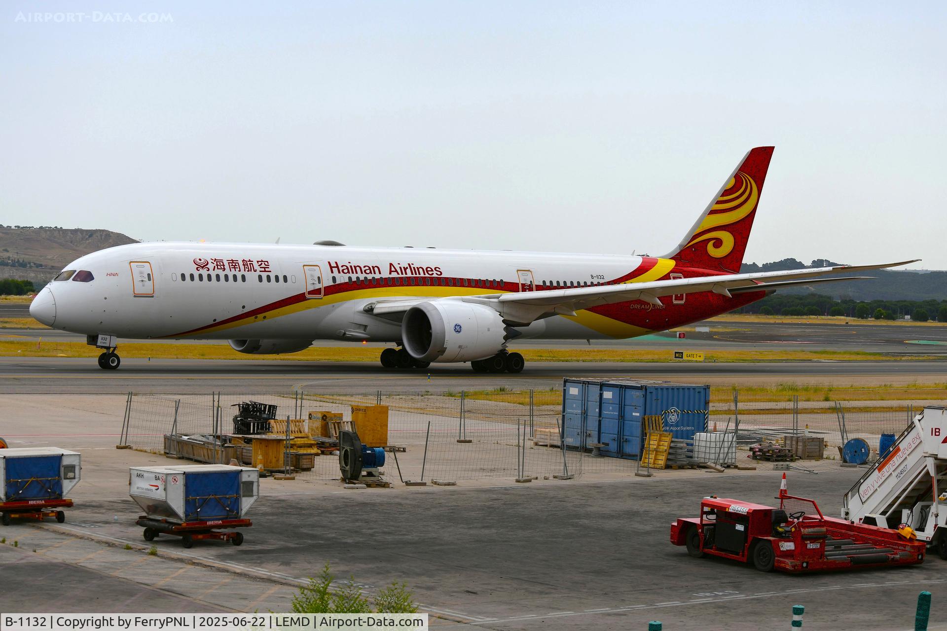 B-1132, 2018 Boeing 787-9 Dreamliner Dreamliner C/N 62737, Hainan Airlines B789 taxying to the runway