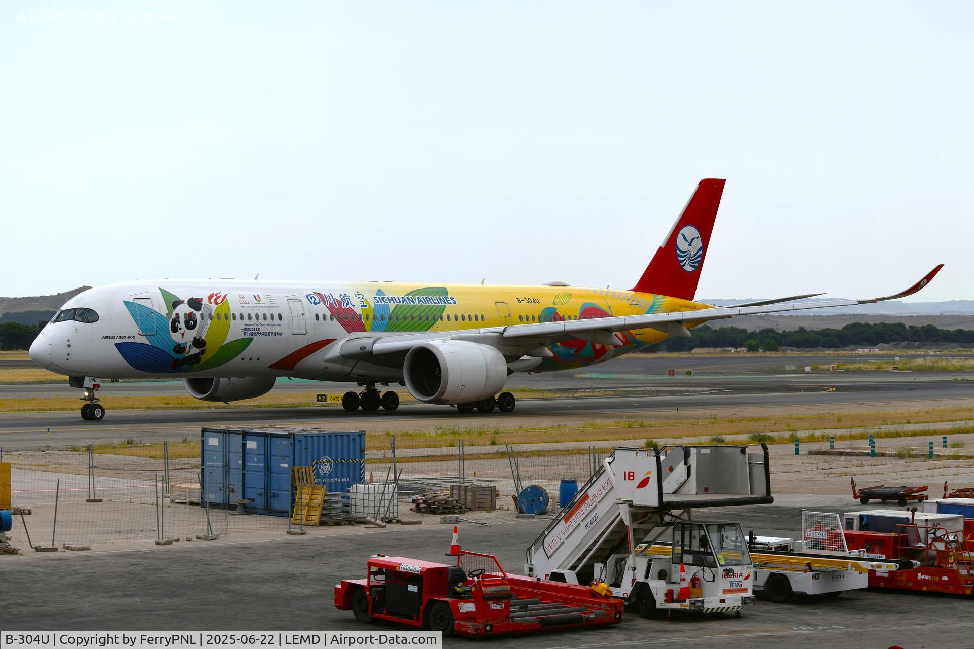 B-304U, 2016 Airbus A350-941 C/N 052, Sichuan Airlines A359 for departure