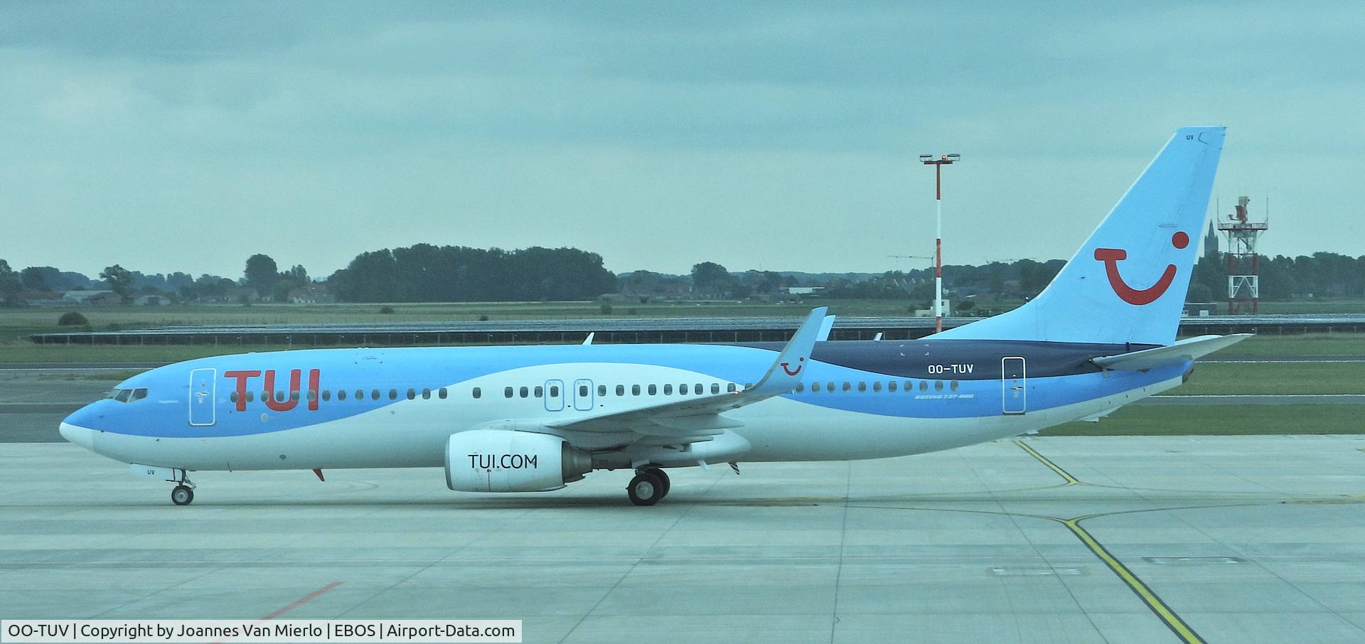 OO-TUV, 2011 Boeing 737-86J C/N 36883, Ostend