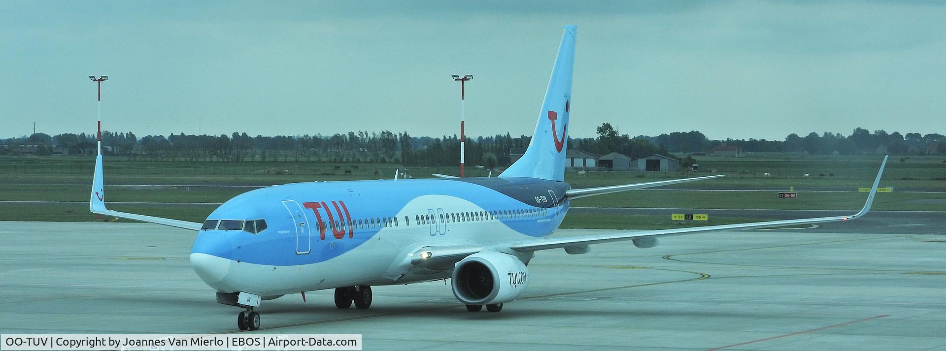OO-TUV, 2011 Boeing 737-86J C/N 36883, Ostend