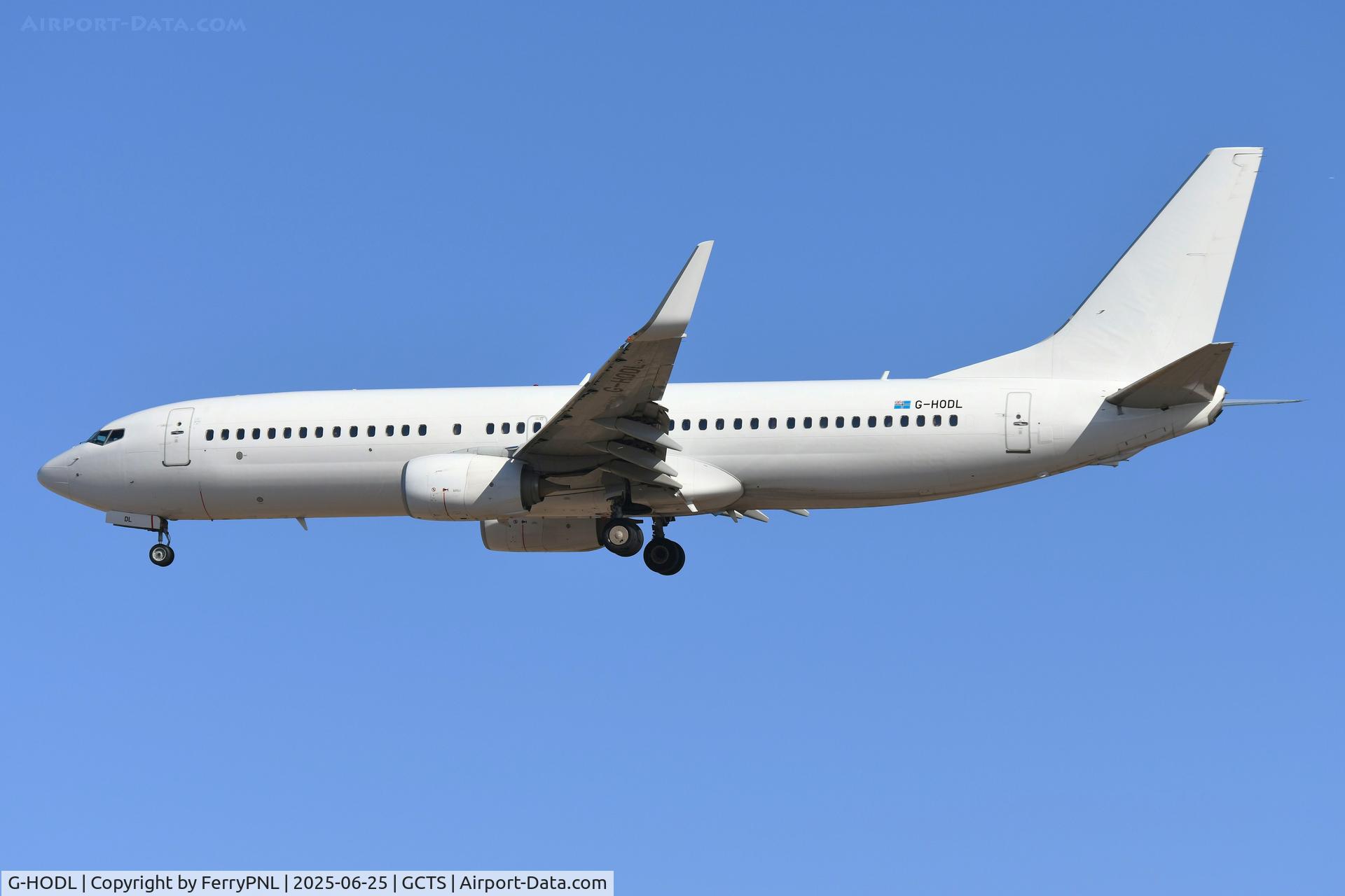 G-HODL, 2011 Boeing 737-82R C/N 38175, Ascend Airlines B738 on short final