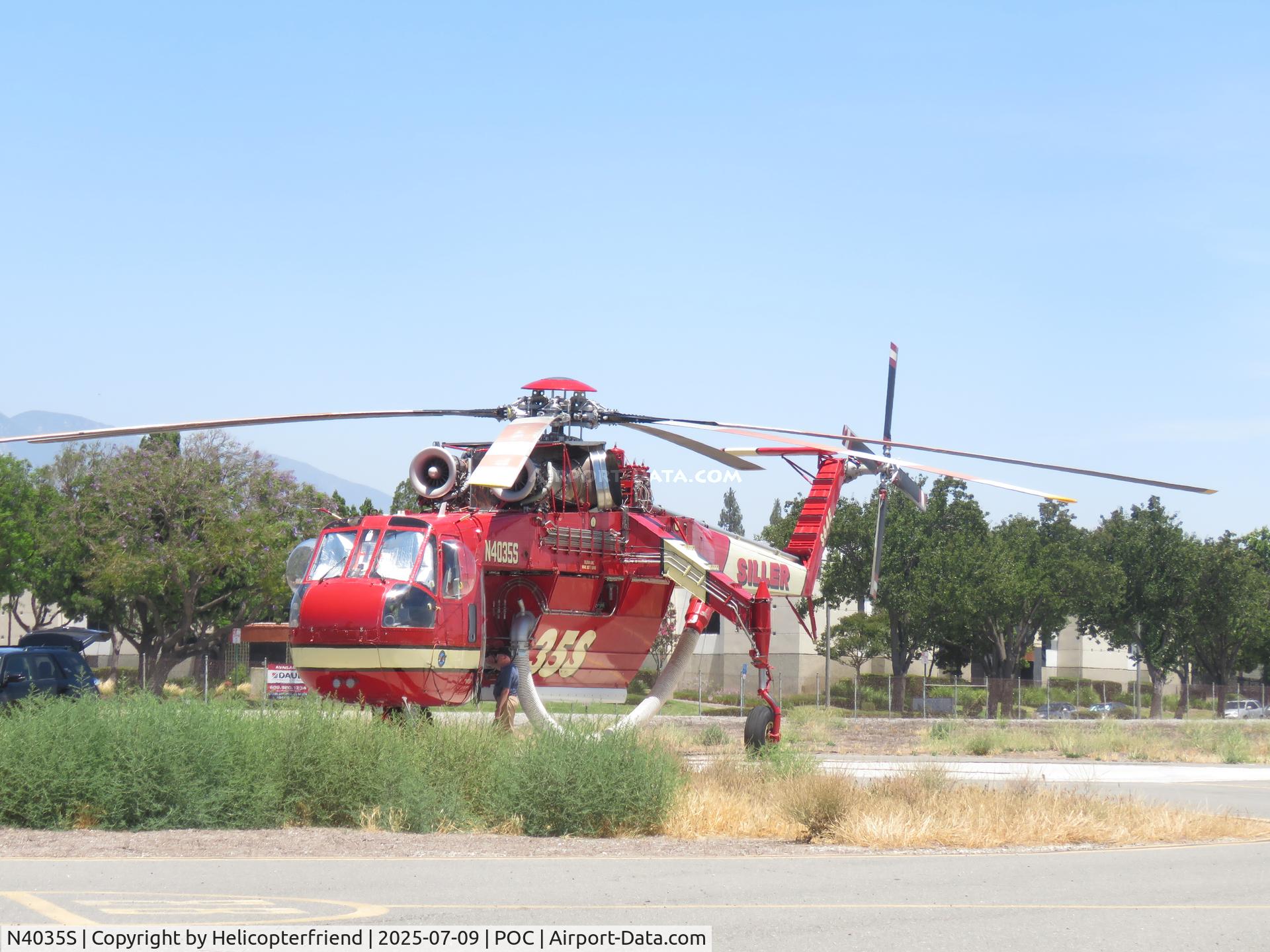 N4035S, 1975 Sikorsky S-64E C/N 64099, On fire standby