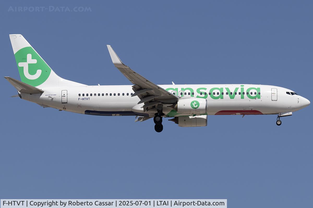 F-HTVT, 2012 Boeing 737-86J C/N 37767, Arrival