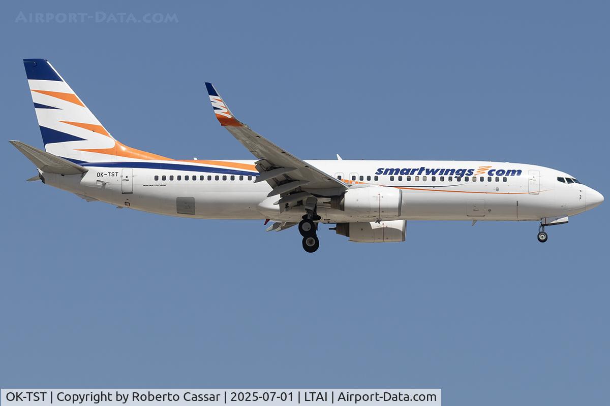 OK-TST, 2010 Boeing 737-86N C/N 37884, Arrival