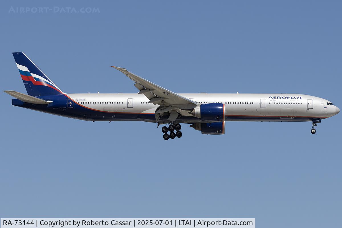 RA-73144, 2015 Boeing 777-3M0/ER C/N 41690, Arrival