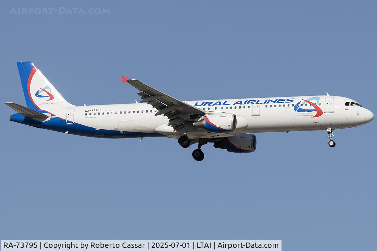 RA-73795, 2002 Airbus A321-211 C/N 1720, Arrival