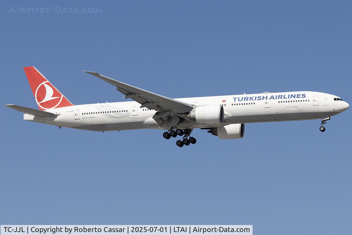 TC-JJL, 2011 Boeing 777-3F2/ER C/N 40793, Arrival