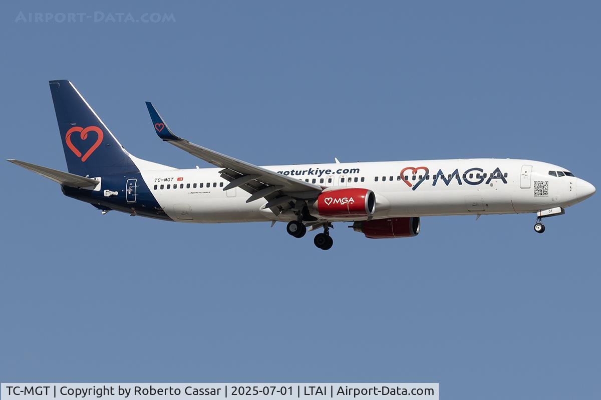 TC-MGT, Boeing 737-900ER C/N 35711, Arrival