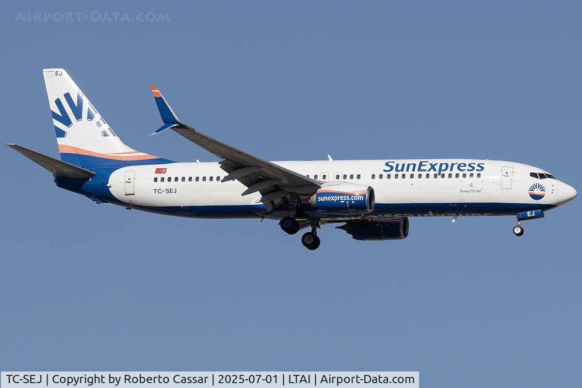 TC-SEJ, 2015 Boeing 737-8HC C/N 61171, Arrival