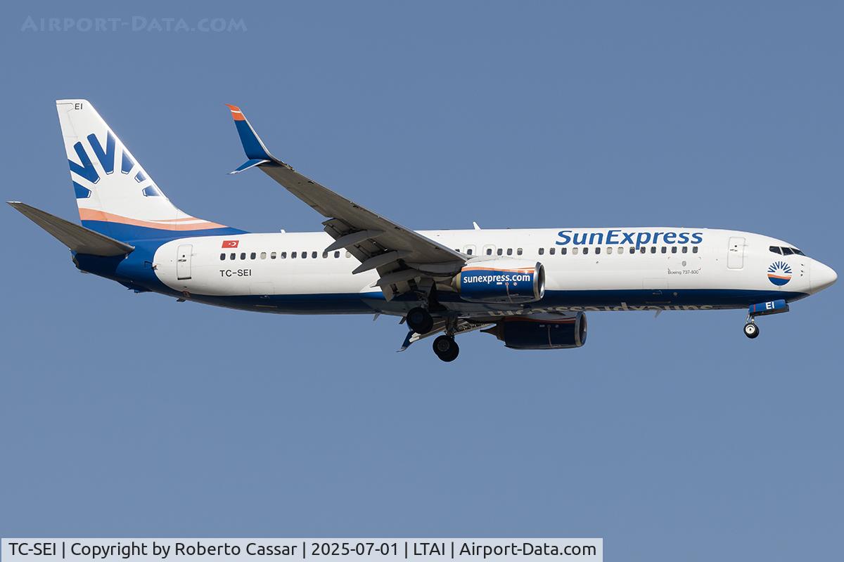 TC-SEI, 2015 Boeing 737-8HC C/N 61170, Arrival