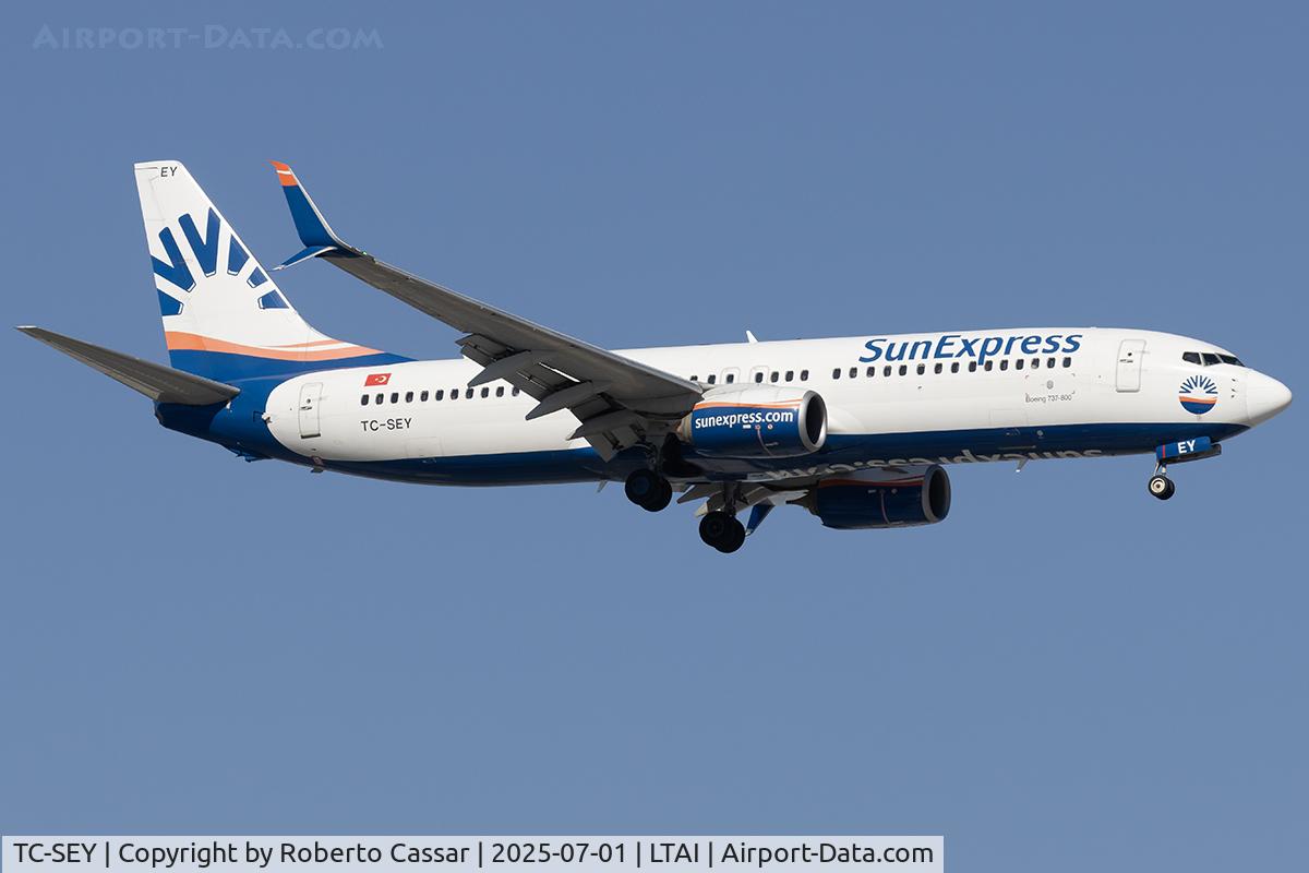 TC-SEY, 2016 Boeing 737-8HC C/N 61182, Arrival
