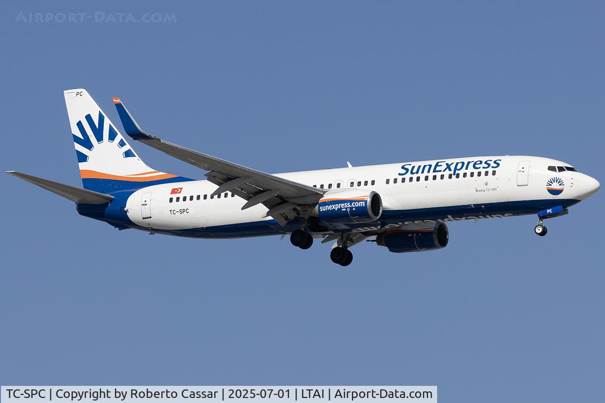 TC-SPC, 2011 Boeing 737-8AS C/N 34984, Arrival