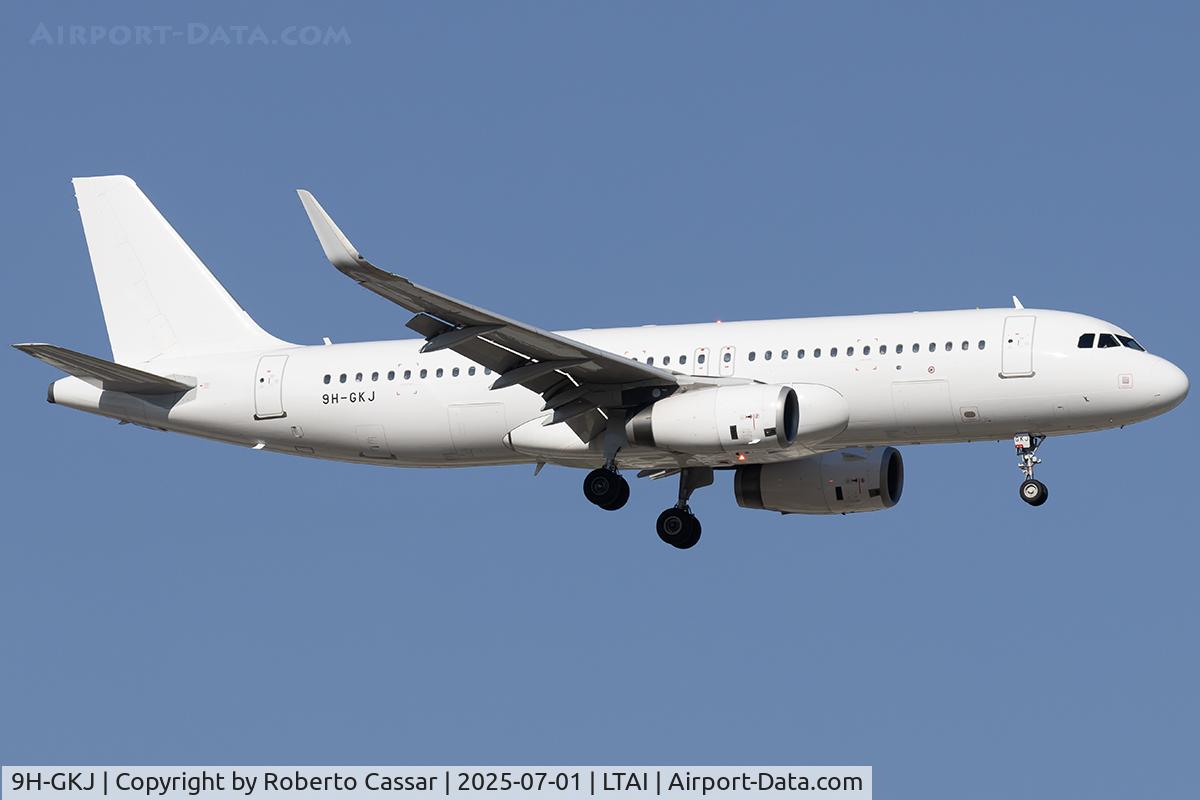 9H-GKJ, 2016 Airbus A320-232 C/N 7163, Arrival