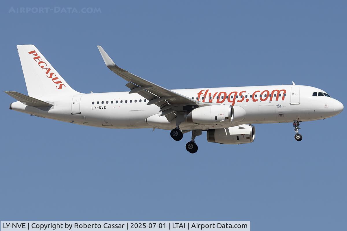 LY-NVE, 2013 Airbus A320-232 C/N 5496, Arrival