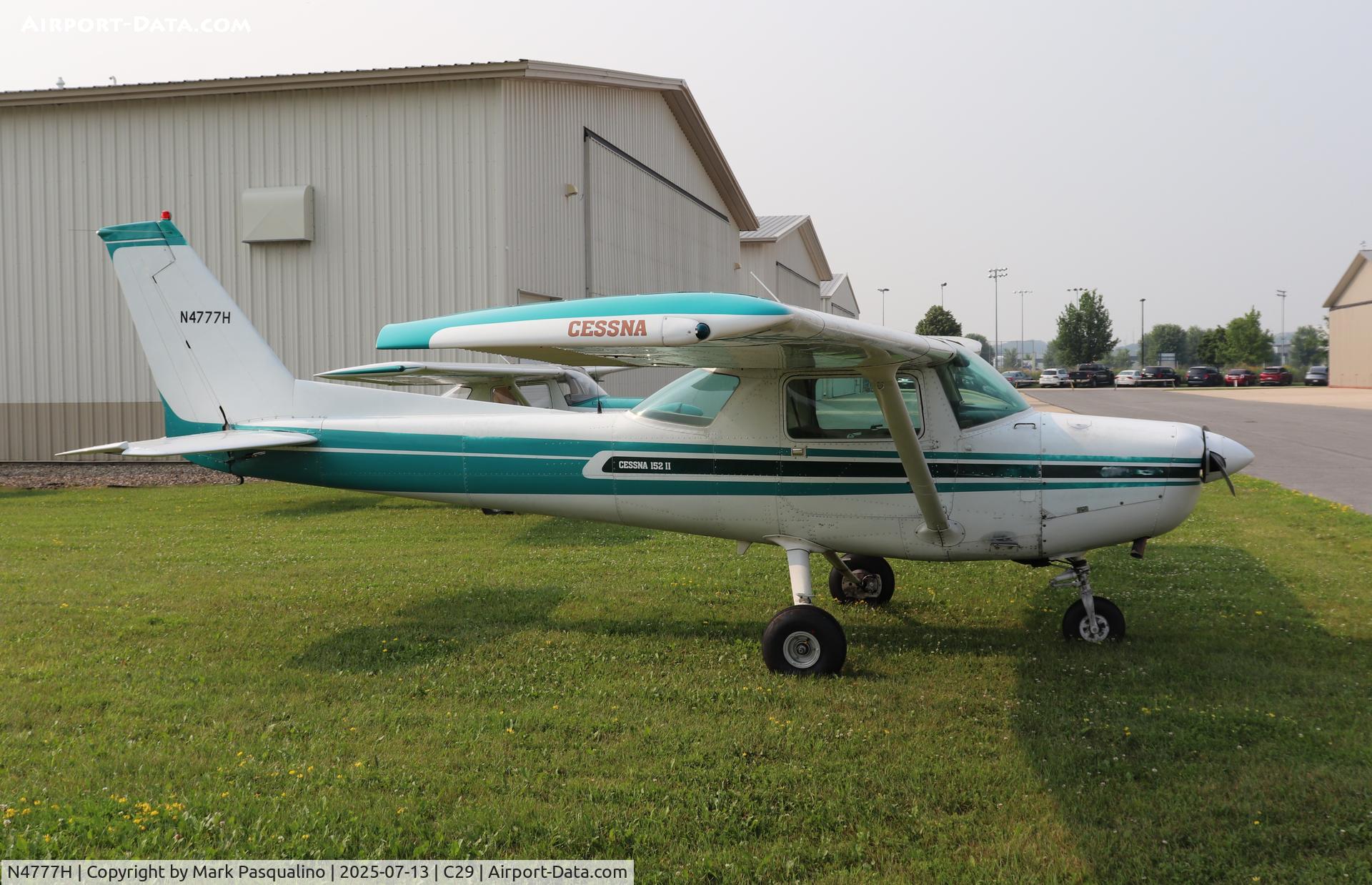 N4777H, 1979 Cessna 152 C/N 15283978, Cessna 152