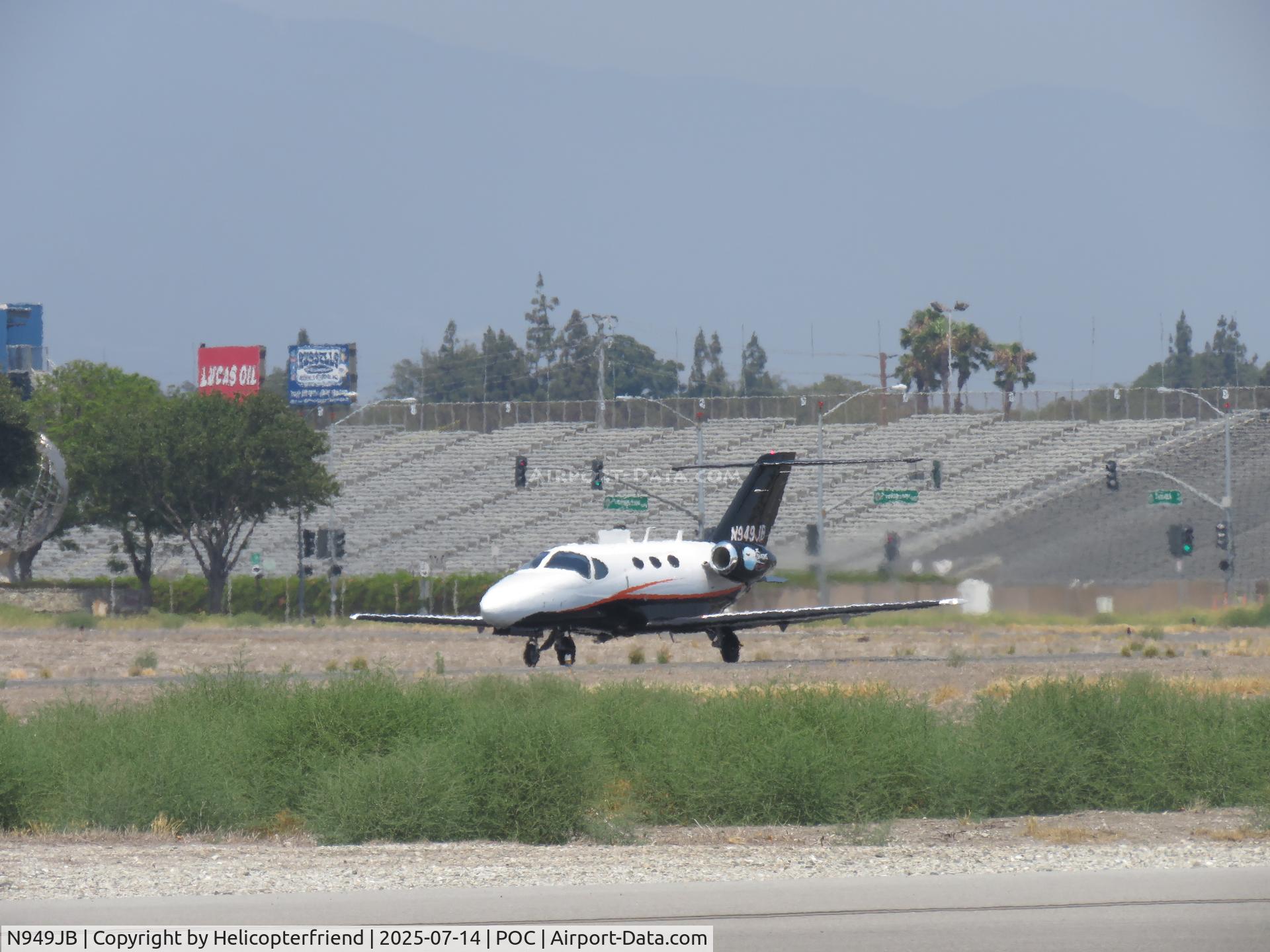 N949JB, 2009 Cessna 510 Citation Mustang C/N 510-0218, Starting take off roll on 26L