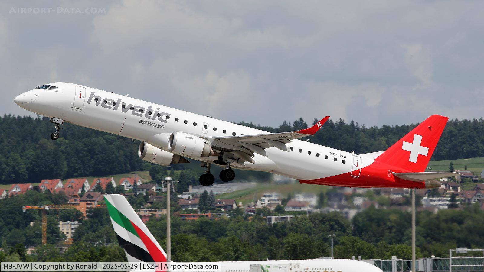 HB-JVW, 2011 Embraer ERJ-195AR (ERJ-190-200 IGW) C/N 19000434, at zrh