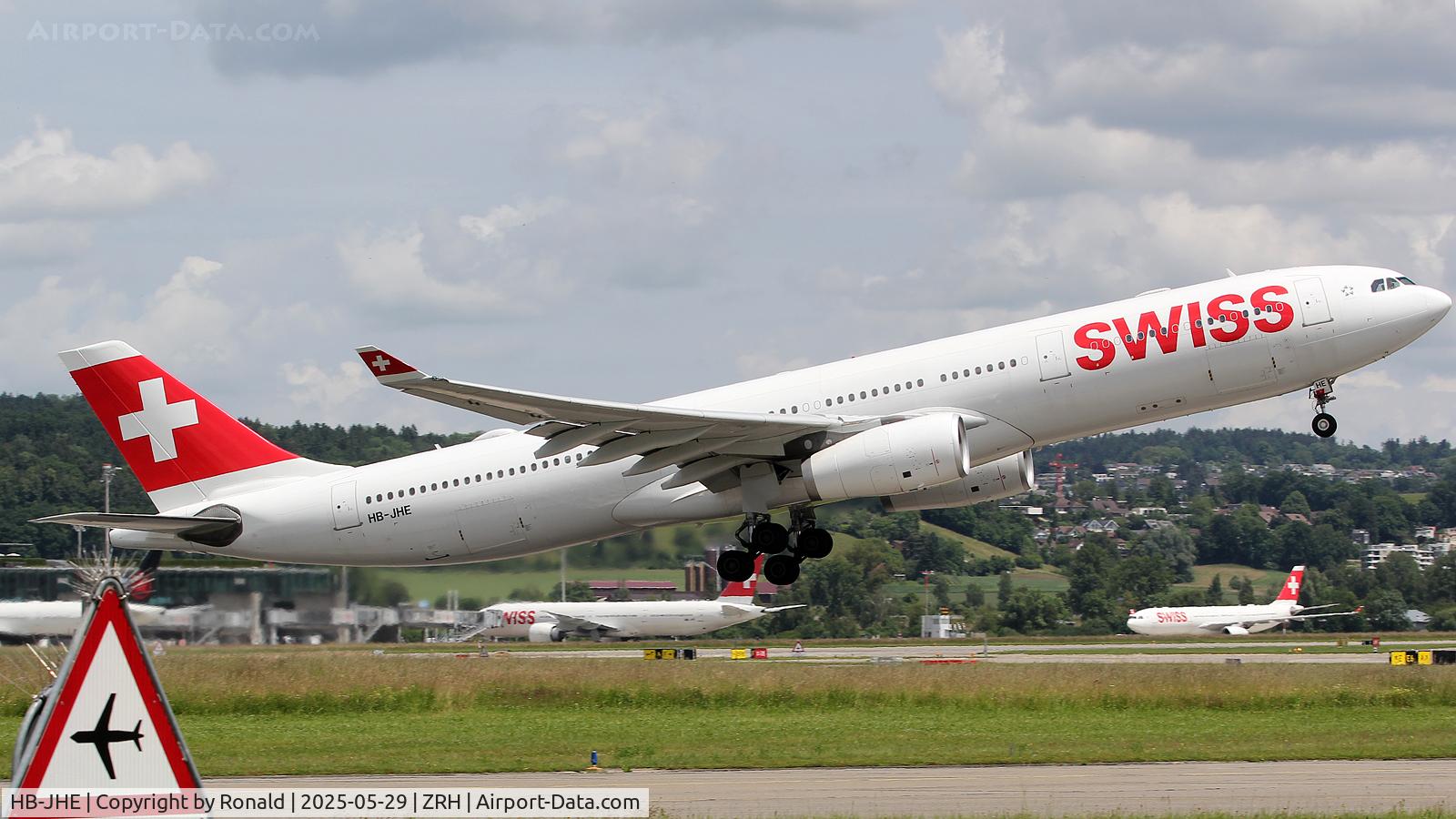 HB-JHE, 2009 Airbus A330-343 C/N 1084, at zrh