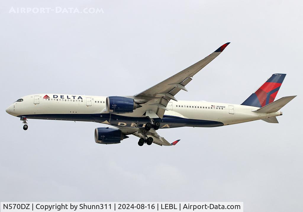 N570DZ, 2016 Airbus A350-941 C/N 048, Landing rwy 24R