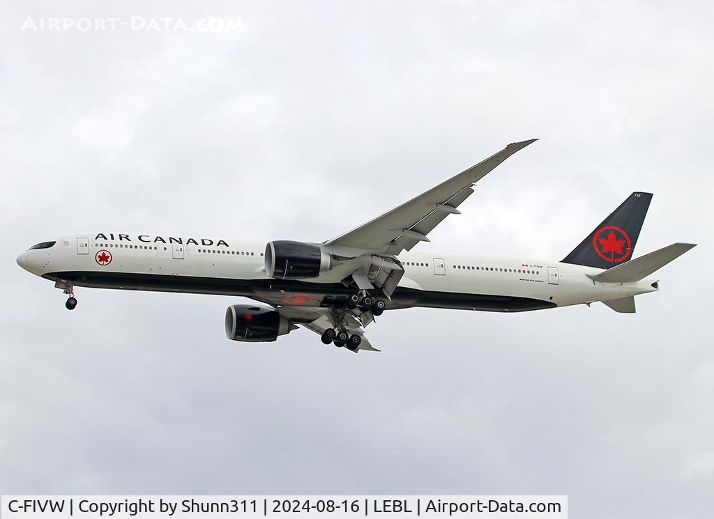 C-FIVW, 2013 Boeing 777-333/ER C/N 42218, Landing rwy 24R in new c/s