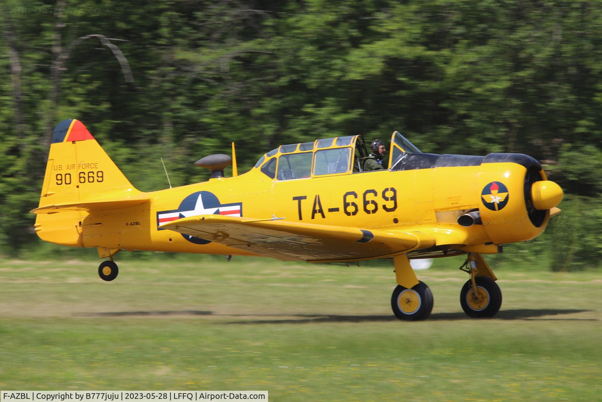 F-AZBL, North American SNJ-5C (AT-6D) Texan Texan C/N 88-17667, Ferté Alais 2023