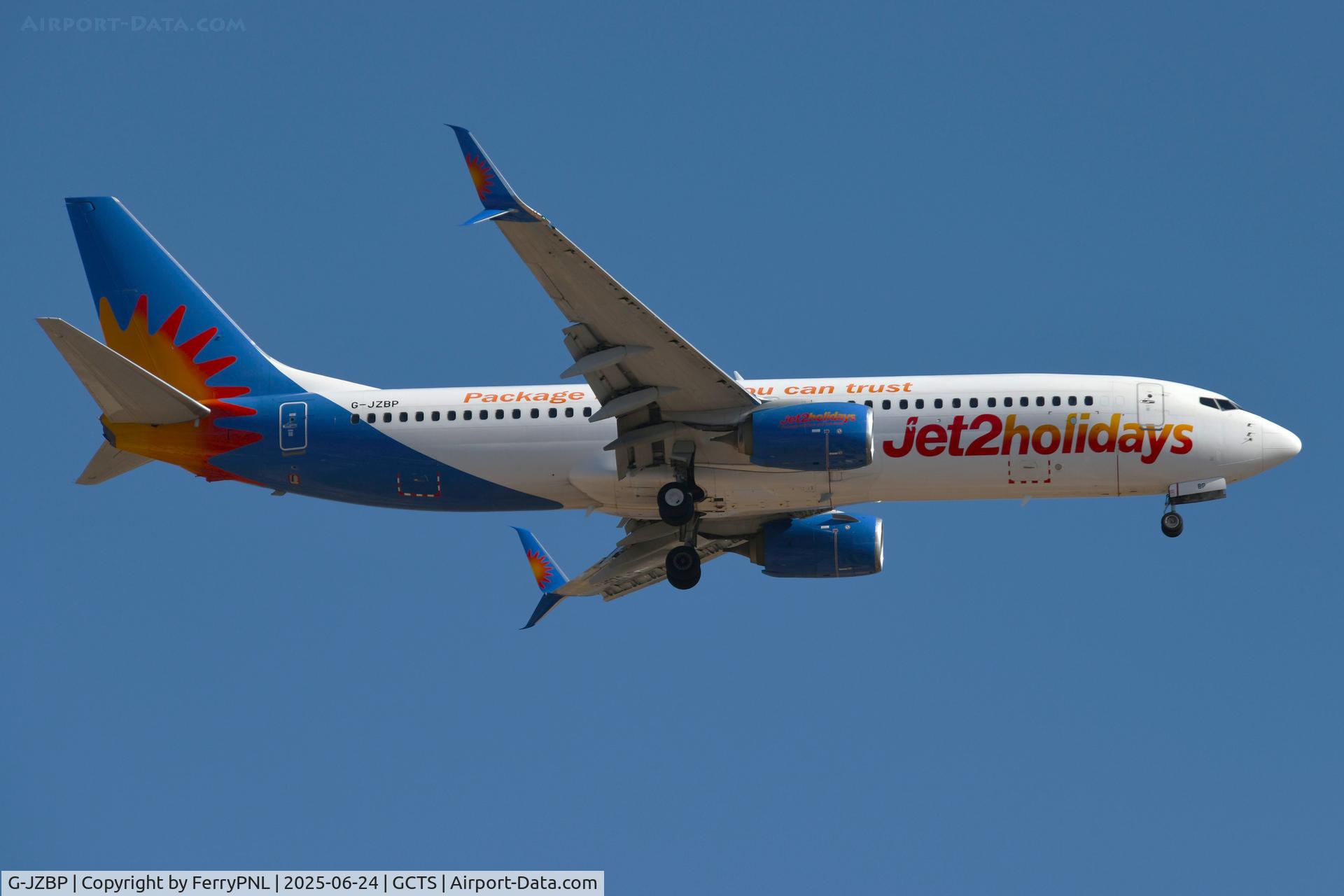 G-JZBP, 2018 Boeing 737-8MG C/N 64440, Jet2 B738 flying over the hotel